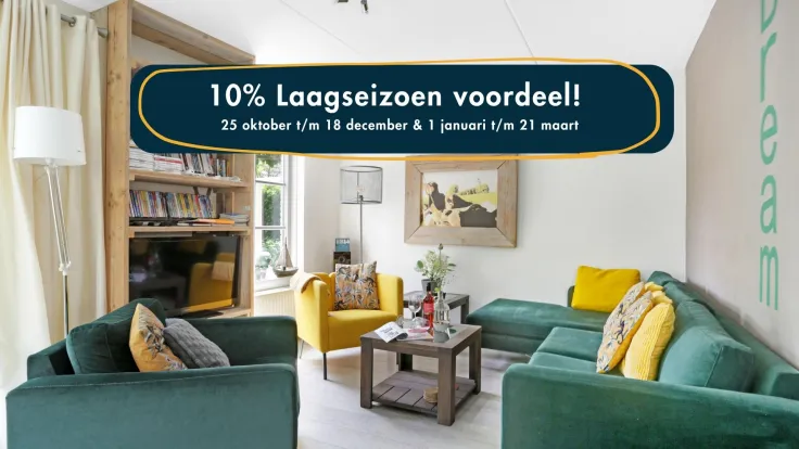 Actiebanner 10 procent laagseizoen voordeel over een foto van de woonkamer