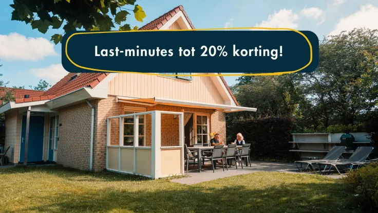 Actiebanner last minutes tot 20 procent korting over een foto van een vakantiewoning